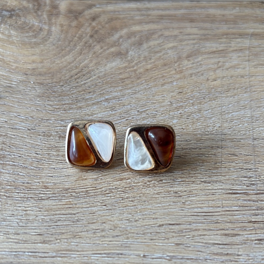 ✨Elegant Amber Color Stud Earrings